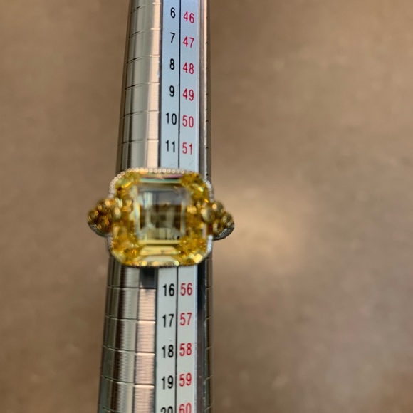 Judith Ripka SS , 18k , and yellow canary stone -6.5-6.75 size - Picture 8 of 16
